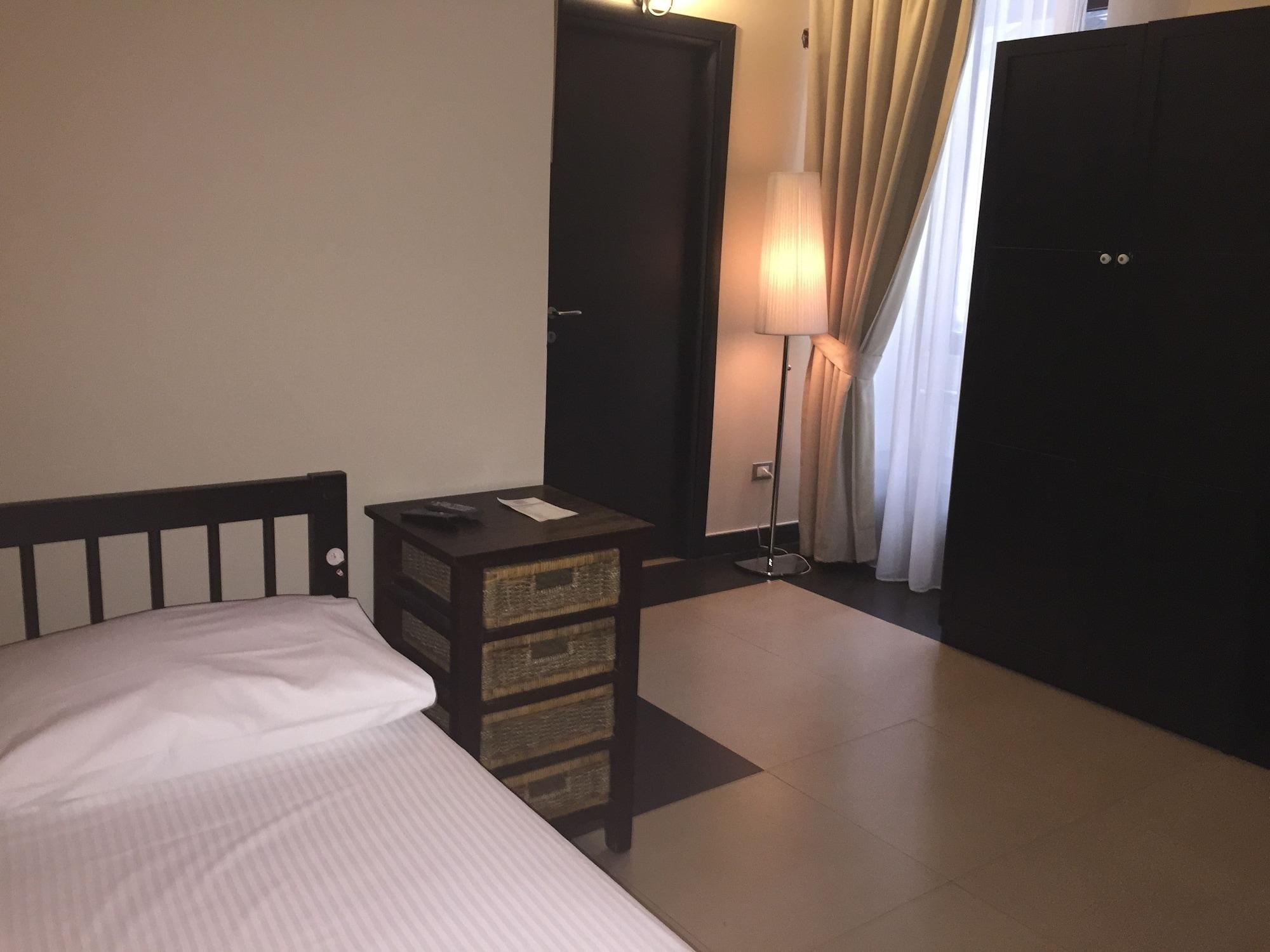 Hotel Plebiscito Aparthotel Napoli Bagian luar foto
