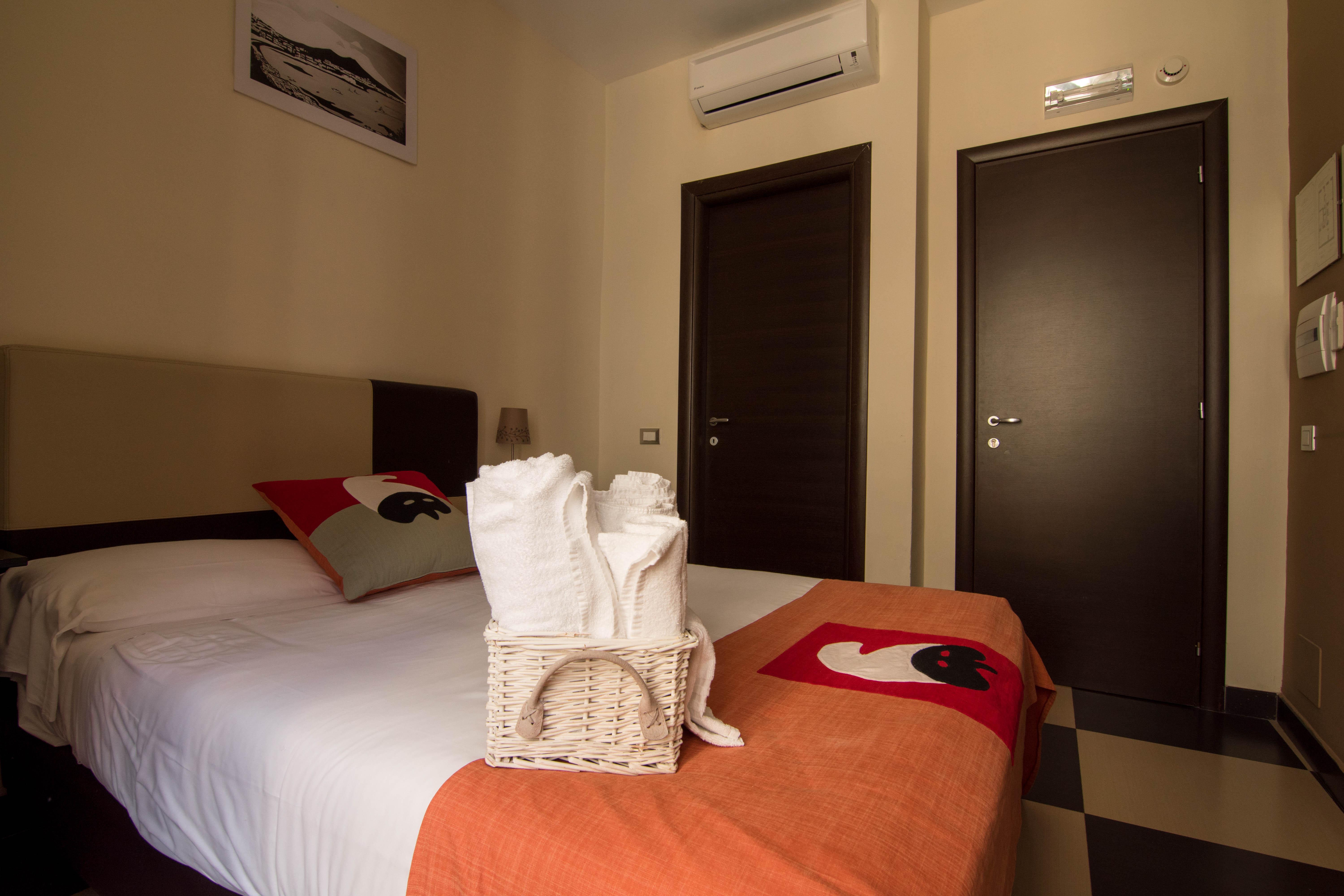 Hotel Plebiscito Aparthotel Napoli Bagian luar foto