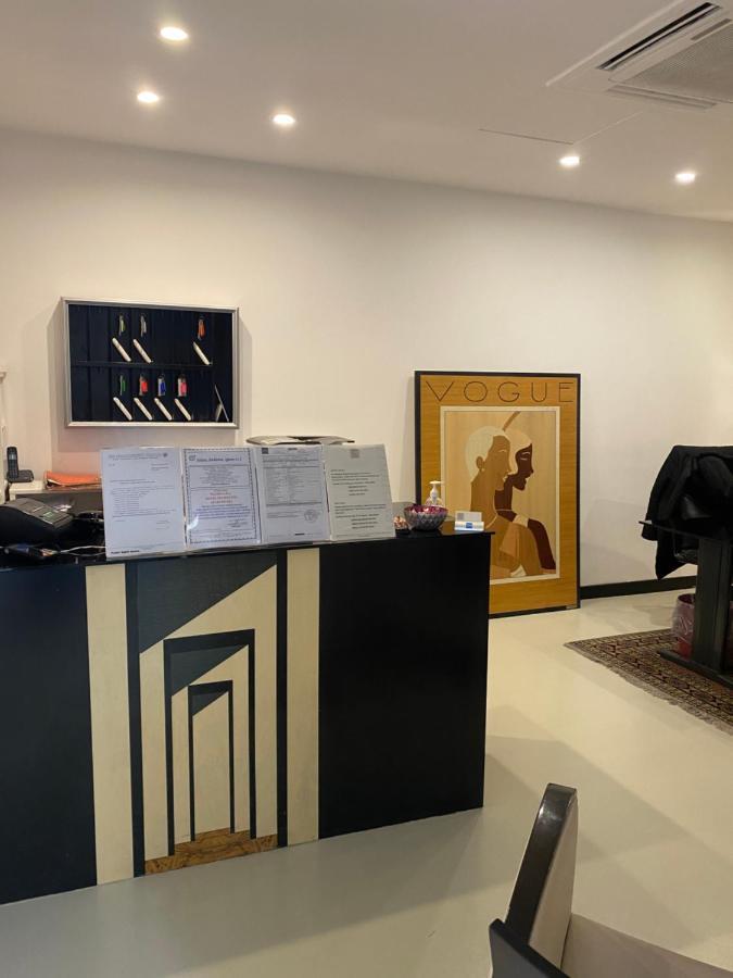Hotel Plebiscito Aparthotel Napoli Bagian luar foto