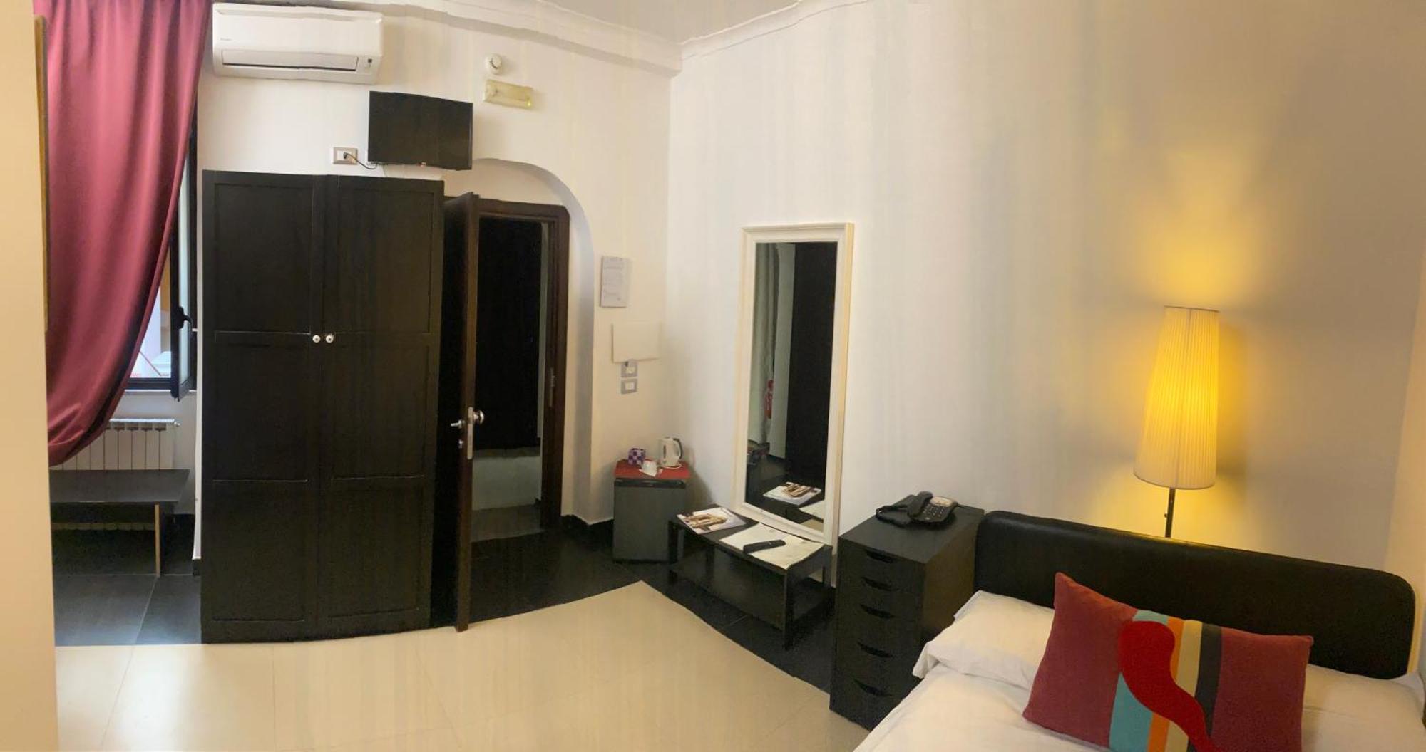 Hotel Plebiscito Aparthotel Napoli Bagian luar foto