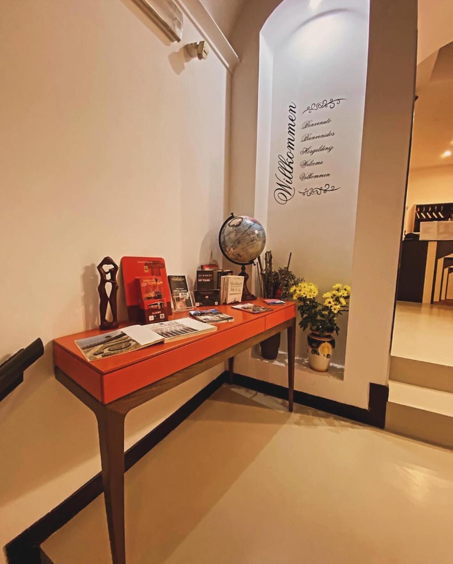 Hotel Plebiscito Aparthotel Napoli Bagian luar foto